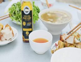 Nước Mắm Nhĩ Phú Việt loại 2 ( dung tích 1 chai / 500ml)